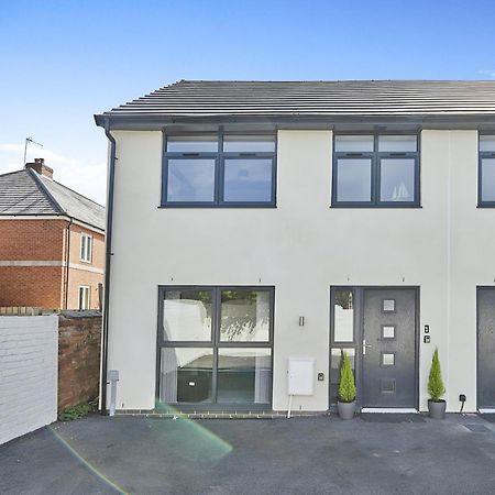 Modern Home In Derby City Centre - Free Gated Parking Exterior foto